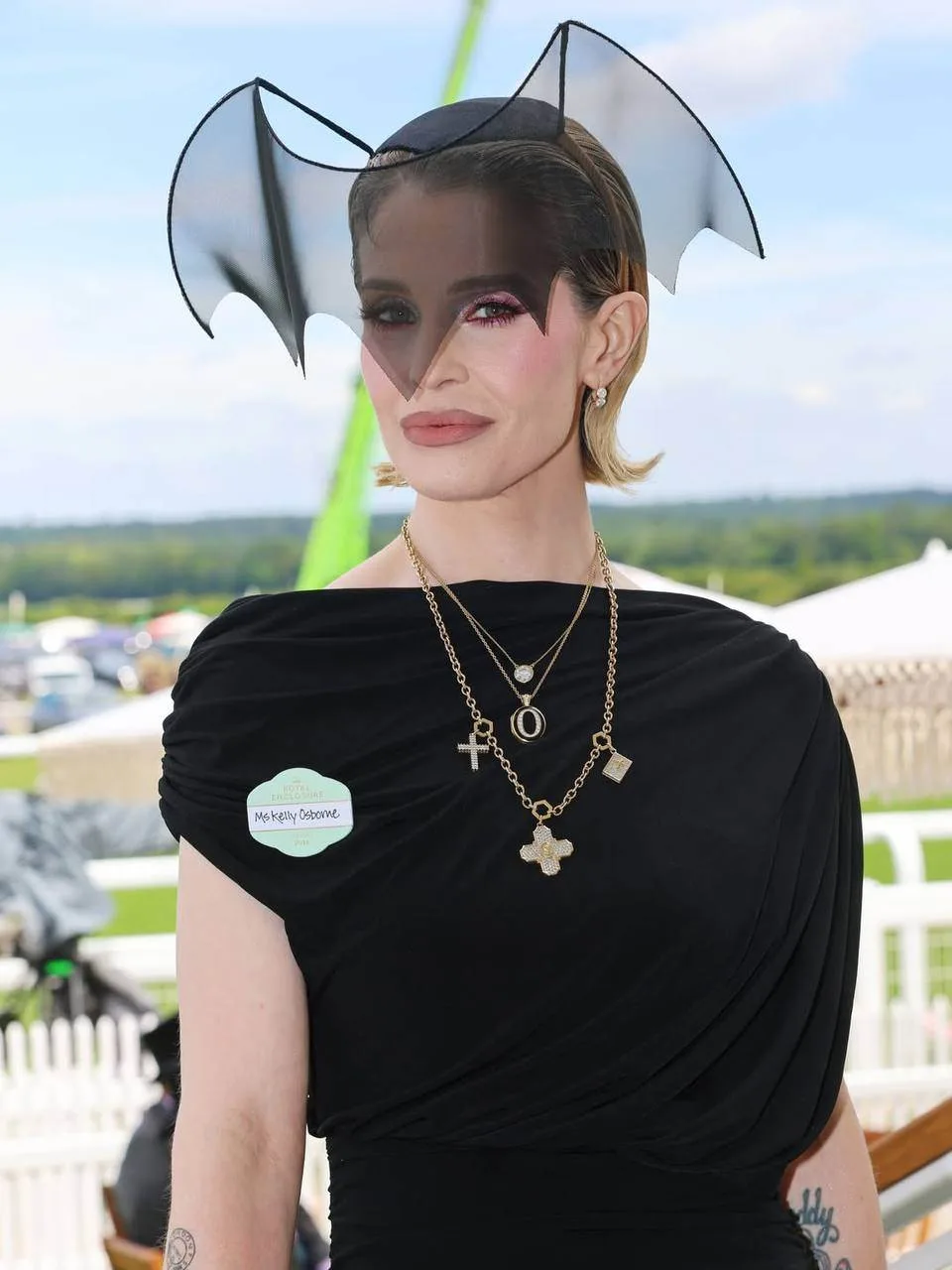 Келли Осборн появилась на скачках Royal Ascot в образе, полном личного смысла ⚡️