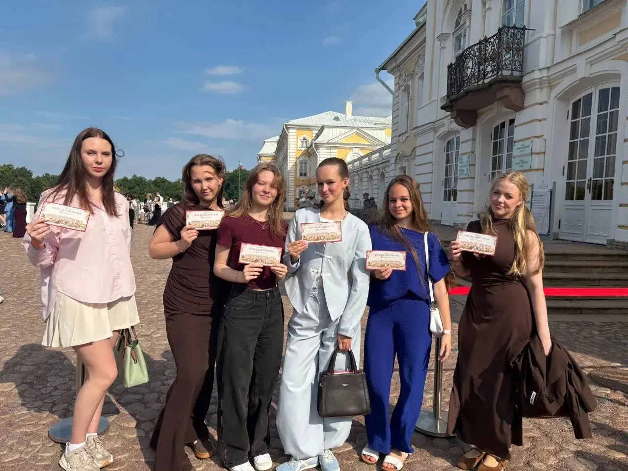 🌟 Гордость школы! 
Вчера в Петергофе состоялся традиционный Бал медалистов.

Наши лучшие выпускники