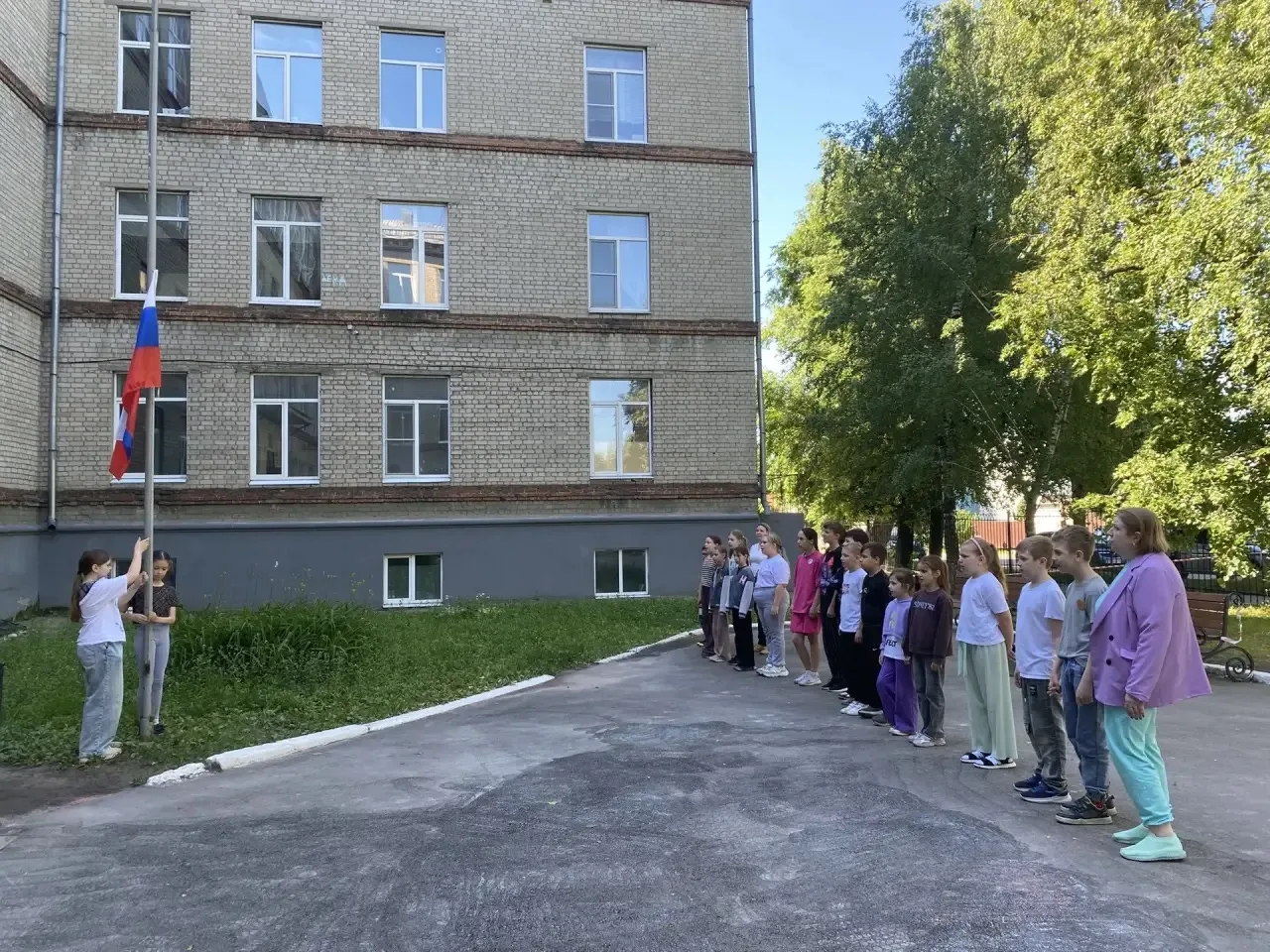 16 июня — День родного края 🏡

Сегодняшний день в нашем пришкольном лагере начался с важного и торж