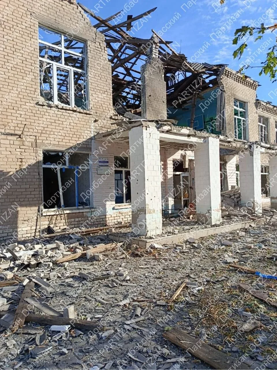 🪂 В Степановке «Герань-3» поразила склад боеприпасов 25-й бригады ВСУ в здании бывшей ...