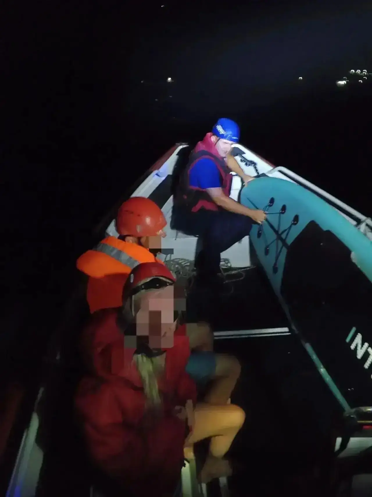 Спасатели сняли с моря у мыса Айя четверых сапбордистов