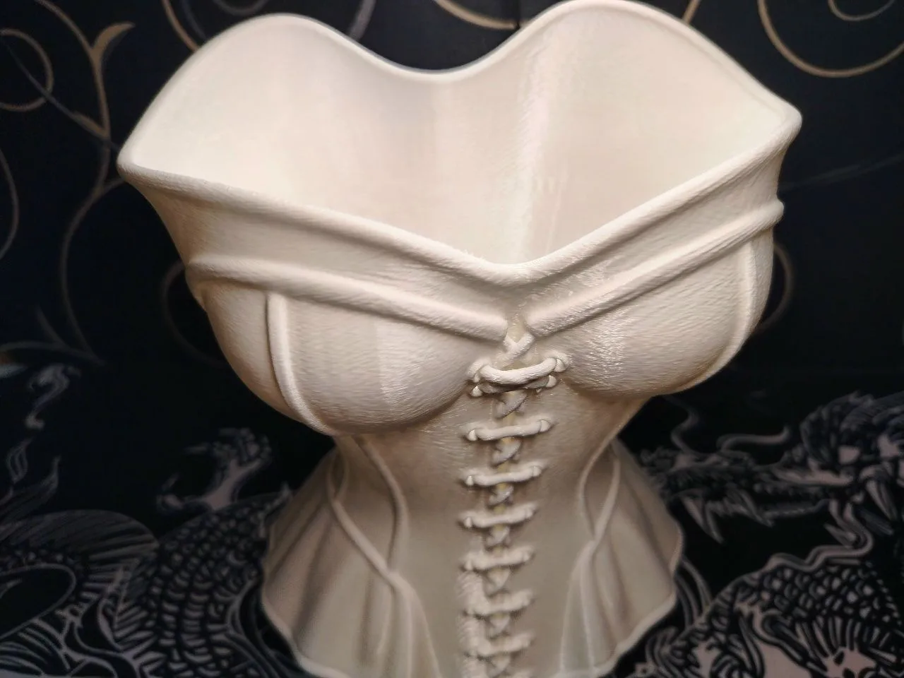 Арт Декор. 3 D цех. Новотроицк
vk.com/art3dntsk
Ваза Корсет.
Эксклюзивно
Сделано в Новотроицке
Цвет 