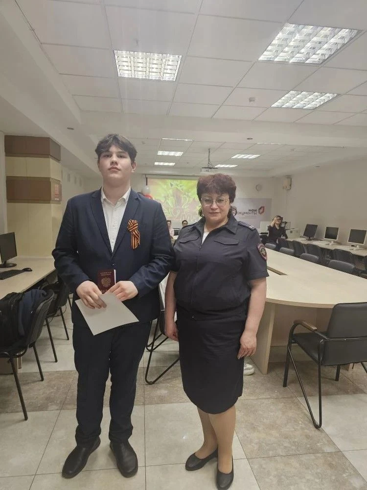 Торжественное вручение паспортов приуроченное к Дню Победы состоялось в Центре "Мои Документы"  🔸8 м