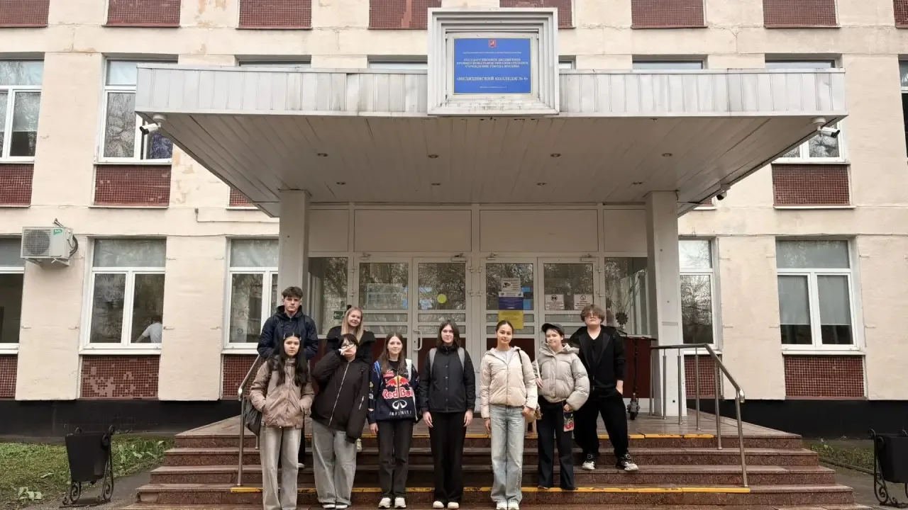 🥼 Первый шаг в профессию!  Наши девятиклассники продолжают исследовать мир профессий. На этот раз то