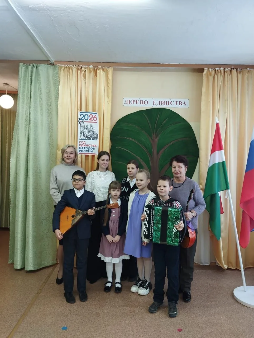Учащиеся и преподаватели приняли участие в открытии года Единства народов России с обще...