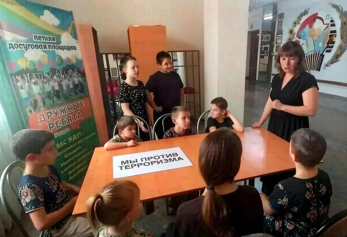МКУ "ЦКД х. Первая Синюха" для детей летней досуговой площадки "Дружные ребята" проведе...