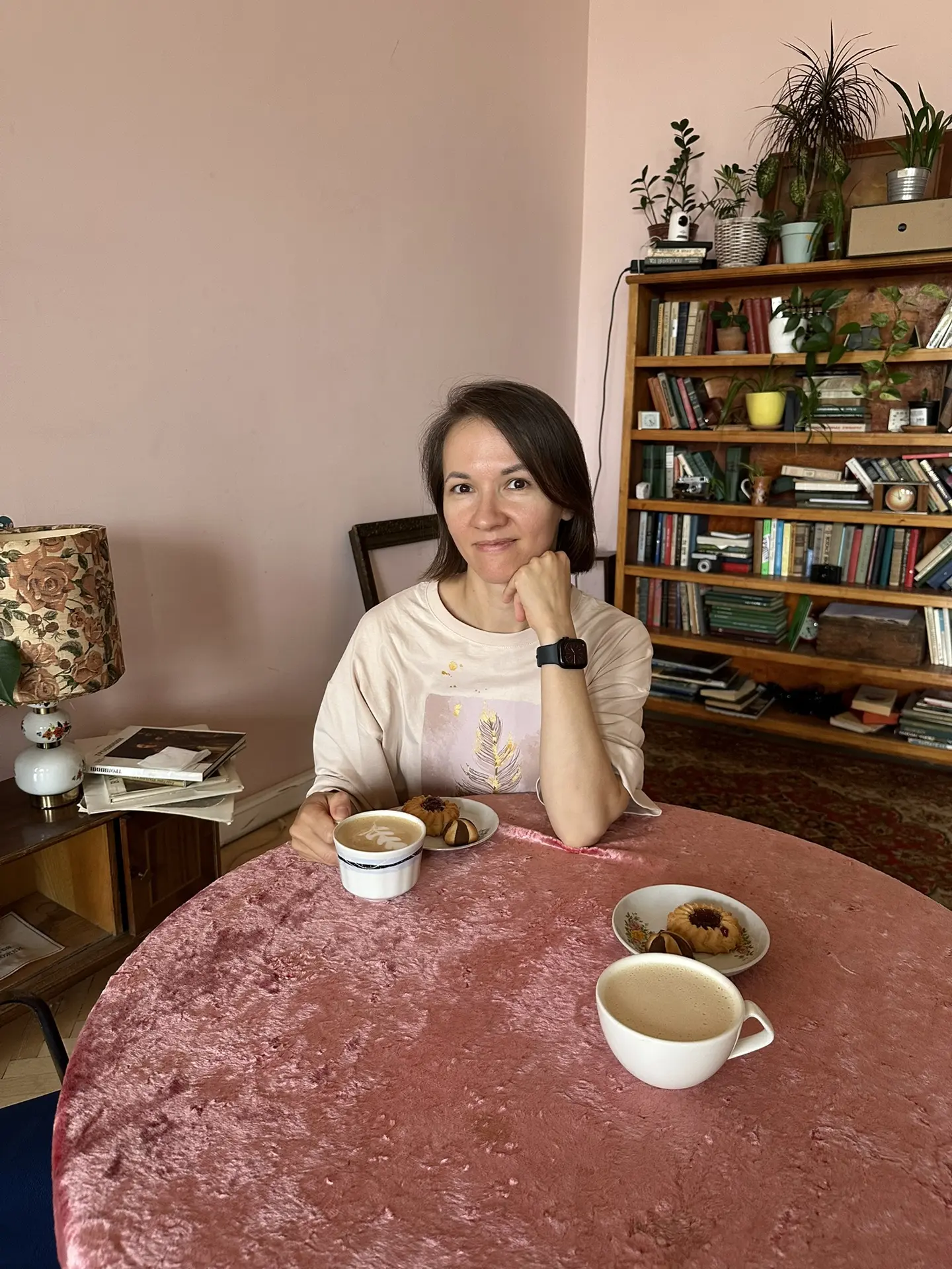 Обожаю летний Петербург и прогулки со своей племяшкой 💚 хорошо, что она ко мне прилетает каждый год