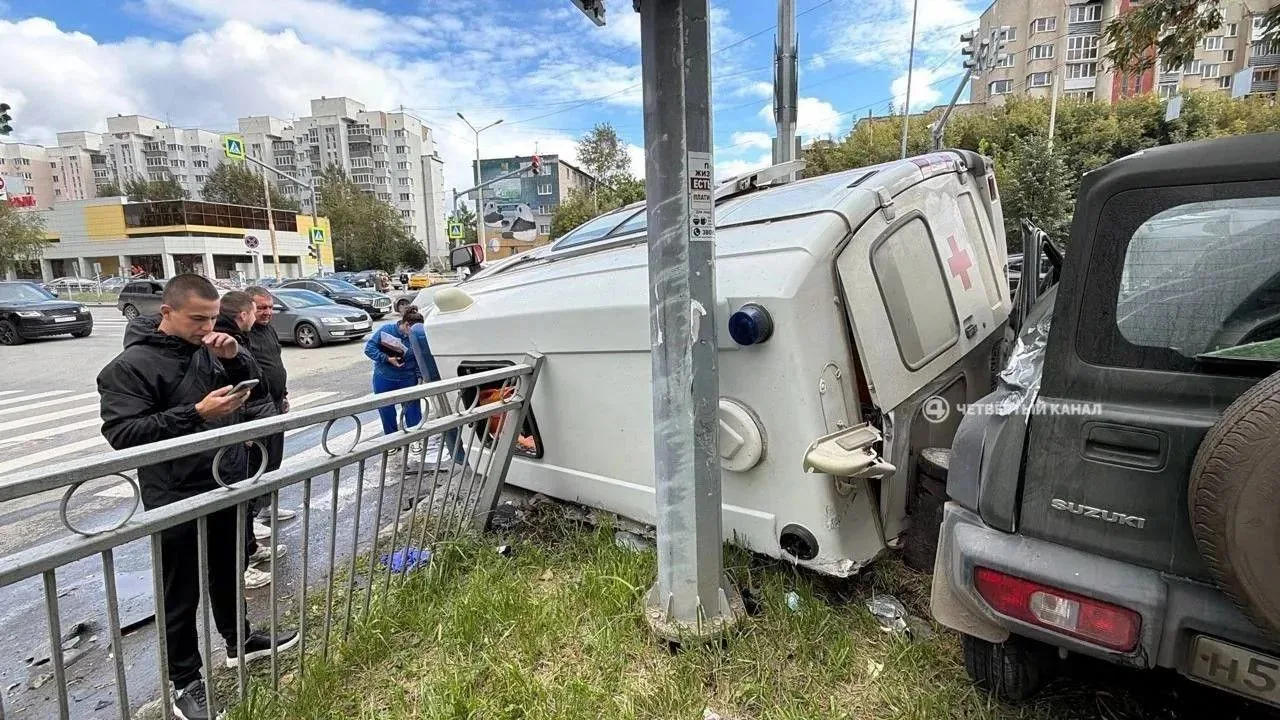 Водитель Suzuki, влетевший в скорую на перекрестке Степана Разина — Фурманова, рассказа...