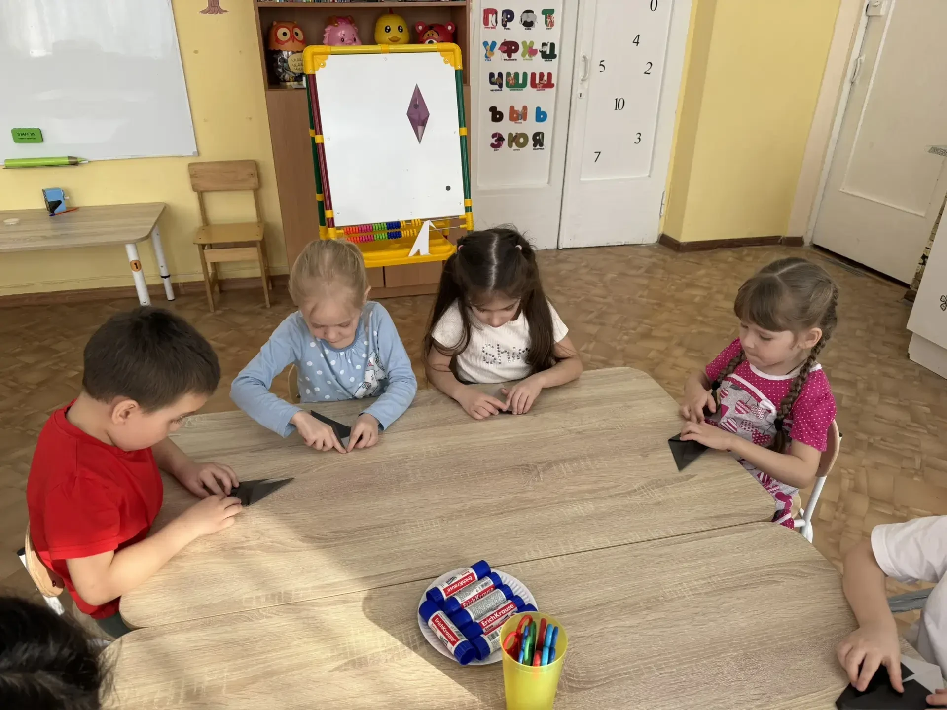 В детском саду прошло мероприятие, посвященное дню Герасима-Грачевника, где дети узнали...
