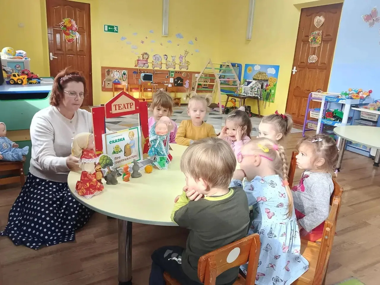 В рамках Недели безопасности малыши послушали сказку про светоотражатель👦🏼👧🏻