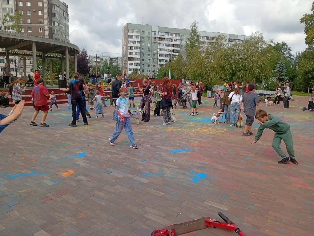Флаг, квест и краски в "Городе детства"