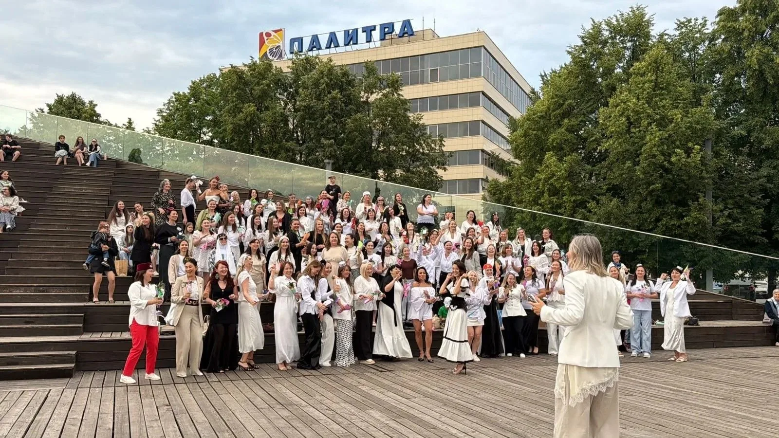 😍100 Айгуль Татарстана собрались на площади Азатлык в Челнах

Челнинка Айгуль Варина организовала а