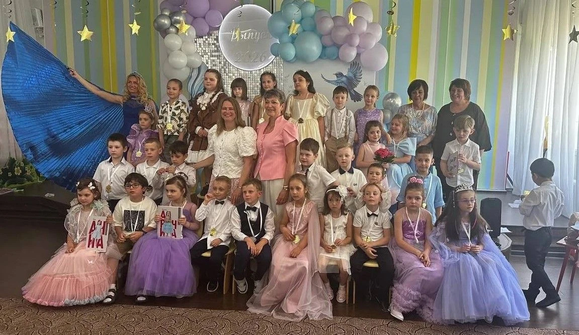 🕊️🎓 В добрый путь, выпускники! Путешествие за Синей птицей   Вот и пролетели выпускные балы в наших 