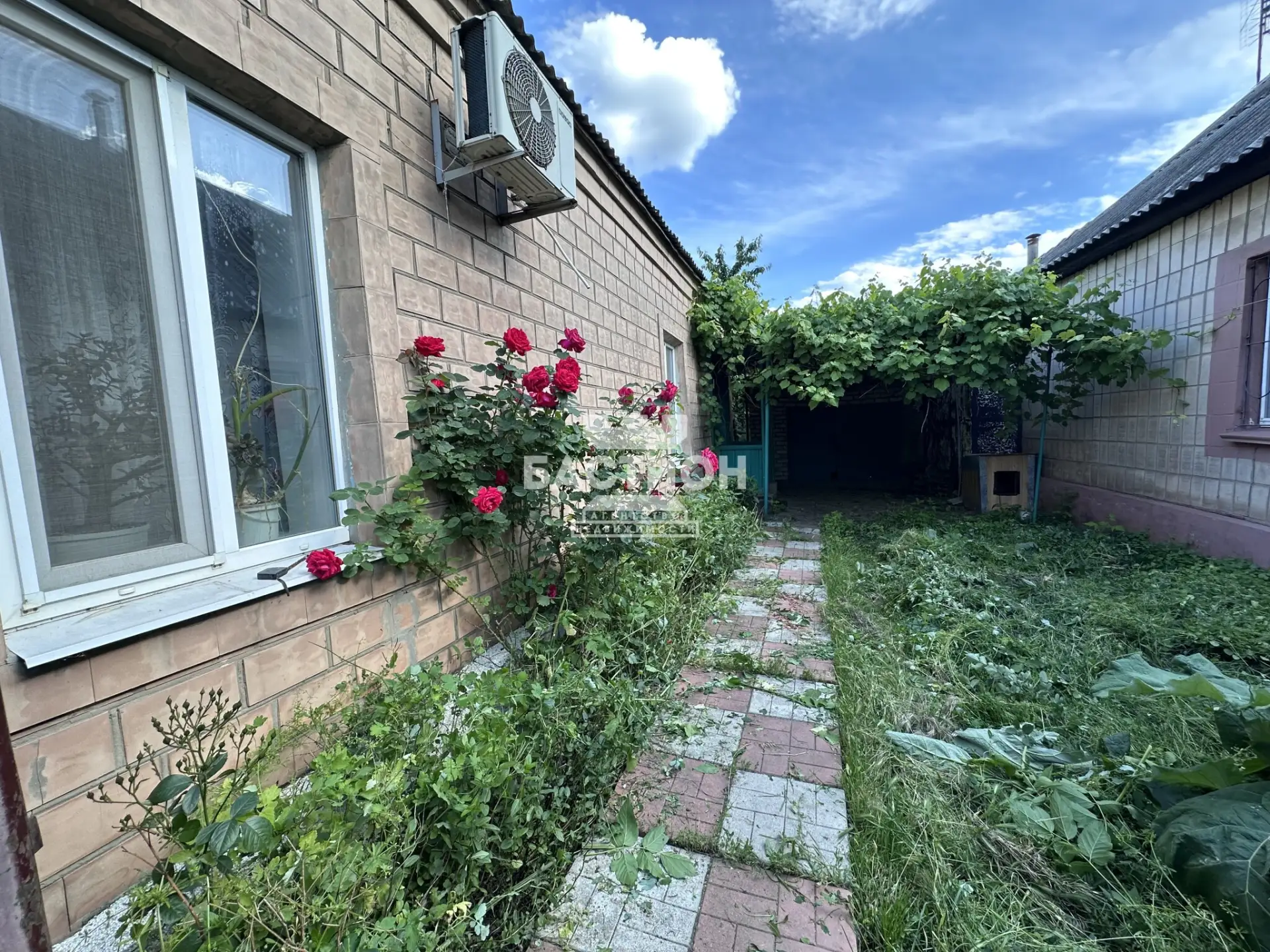 +7 959 59 81000
ID: 2200862
Цена: 3 300 000
г. Луганск, продам дом, по ул. Луганская, район ДК Ленин