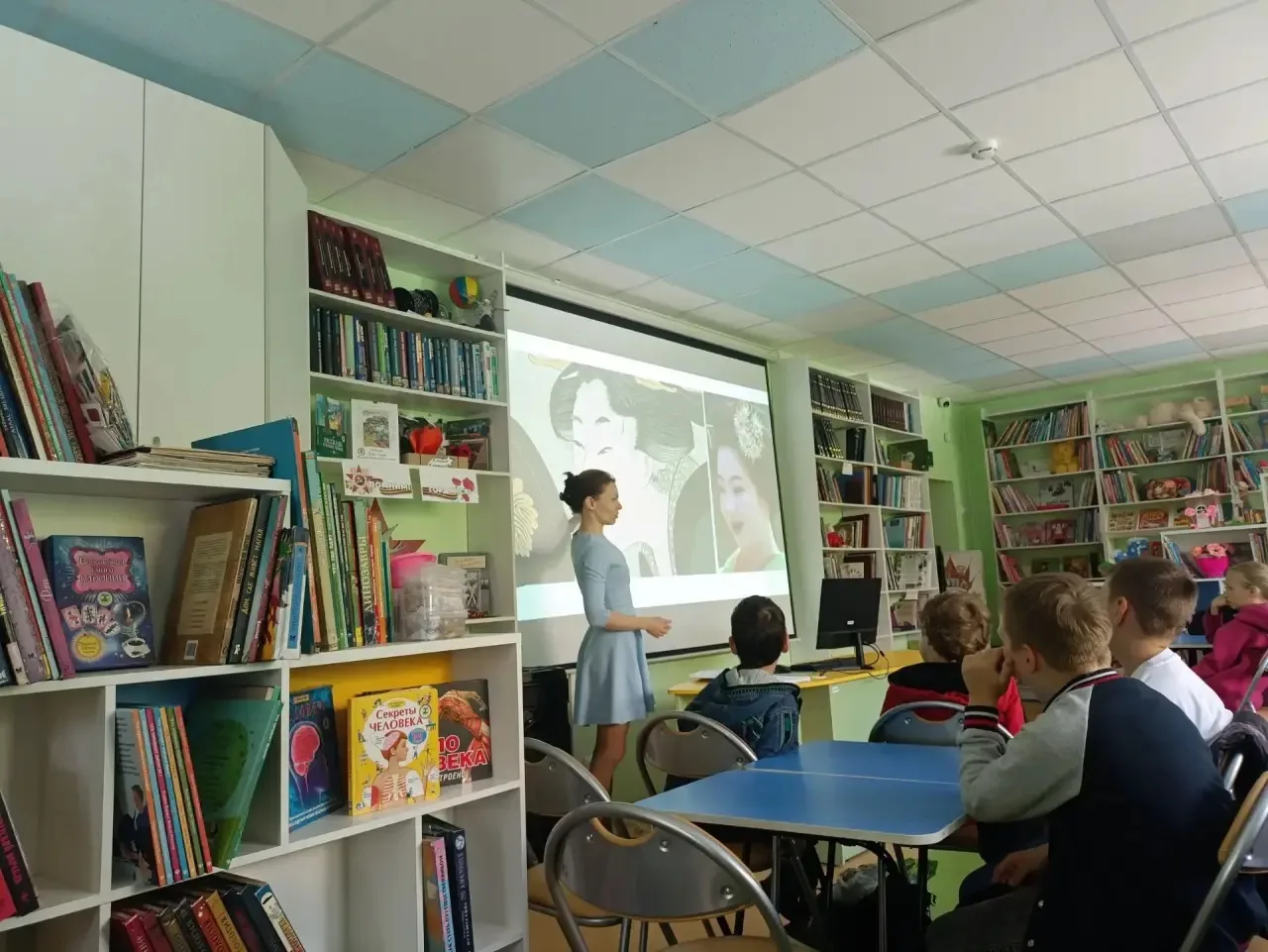 Сегодня наш лагерь побывал в гостях у библиотеки 📚📚📚
Дети узнали много нового об истории моды раз
