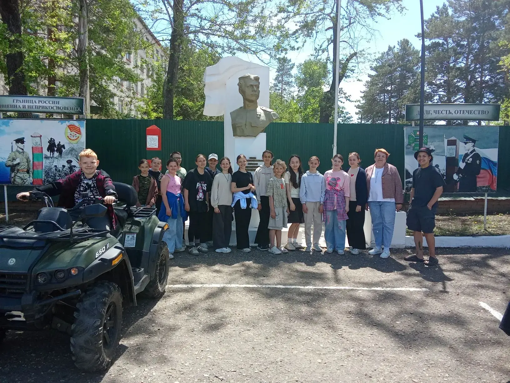 27 мая в преддверии дня пограничника учащиеся 5 Б класса посетили Ленинскую пограничную...