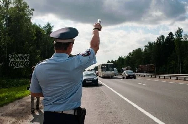На Дону водитель предложил инспектору ДПС 25 тысяч рублей и теперь предстанет перед судом