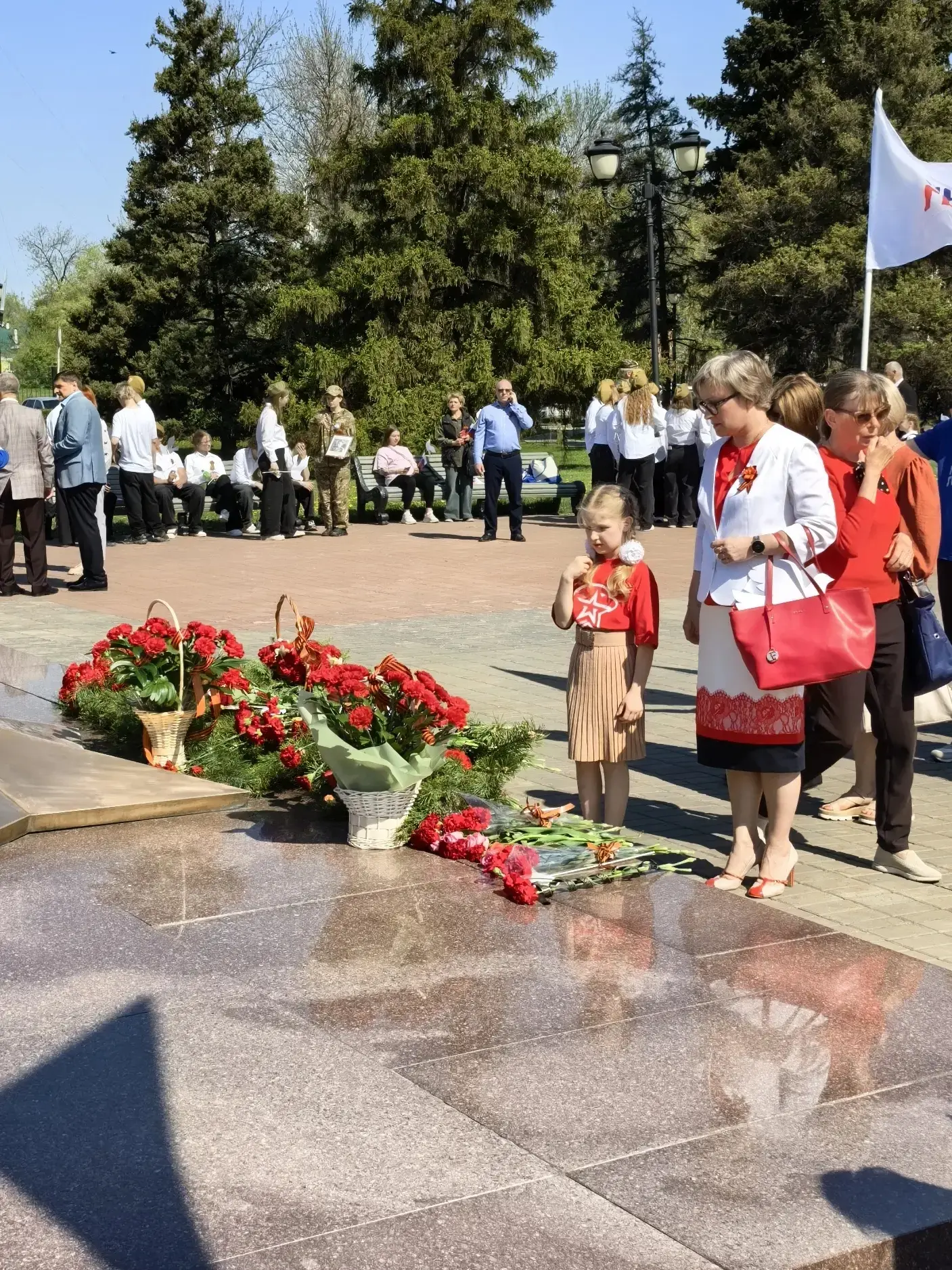 🇷🇺 8 мая наш Лицей принял участие в памятной акции «Преемственность поколений», посвящённой Дню Побе