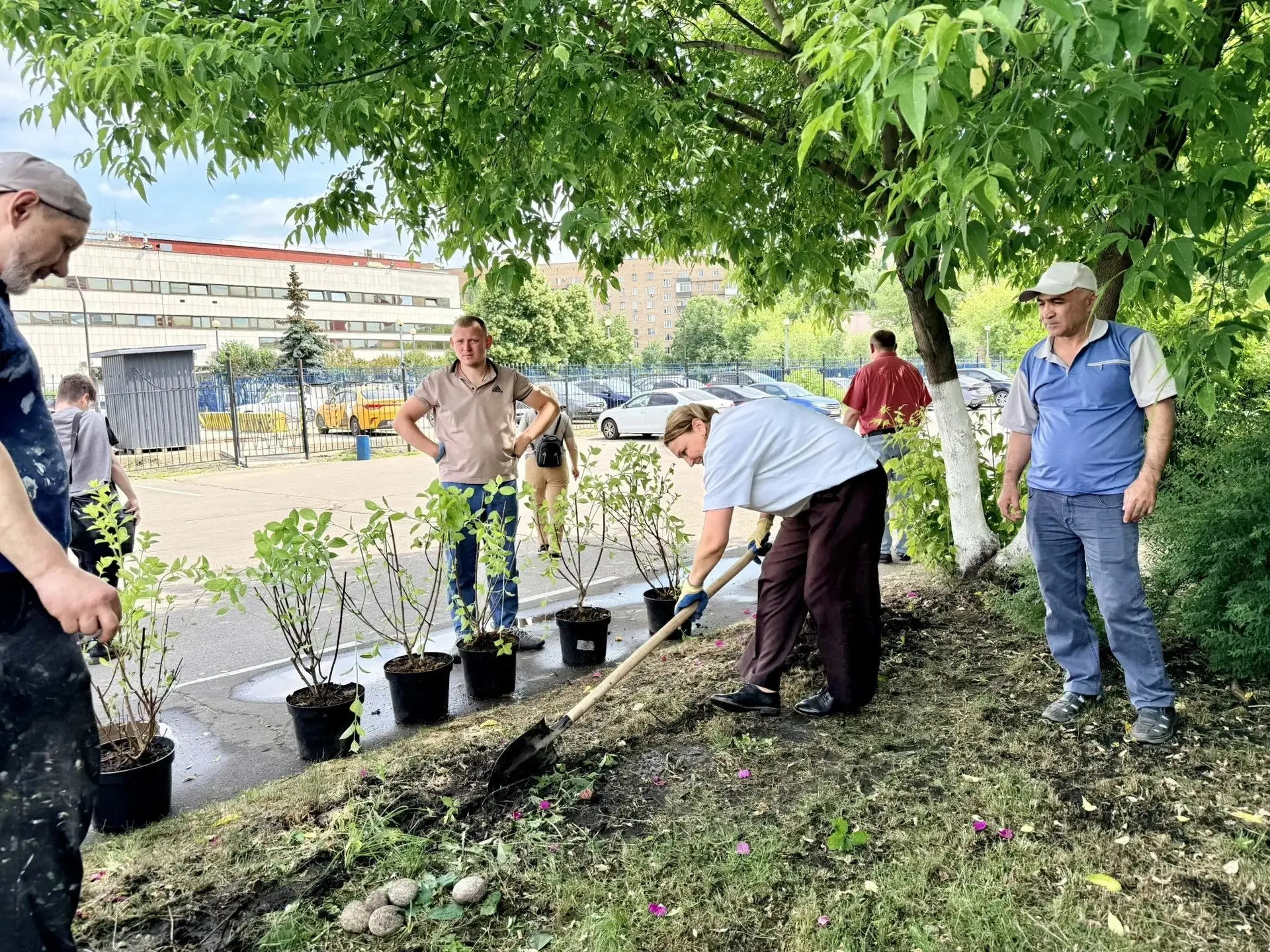 🌱Профсоюзная акция ко Дню эколога

🌿В рамках экологической акции ко Дню эколога профактив и сотруд