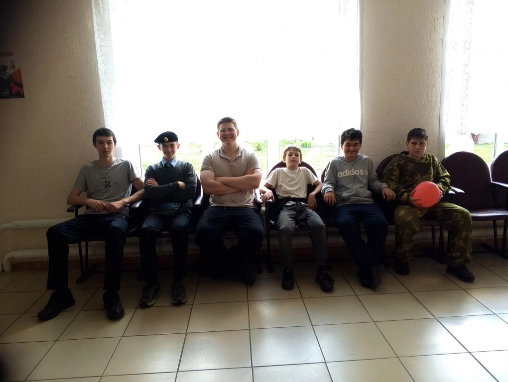 В Доме культуры прошло мероприятие «Мы о войне стихами говорили» — участники читали сти...