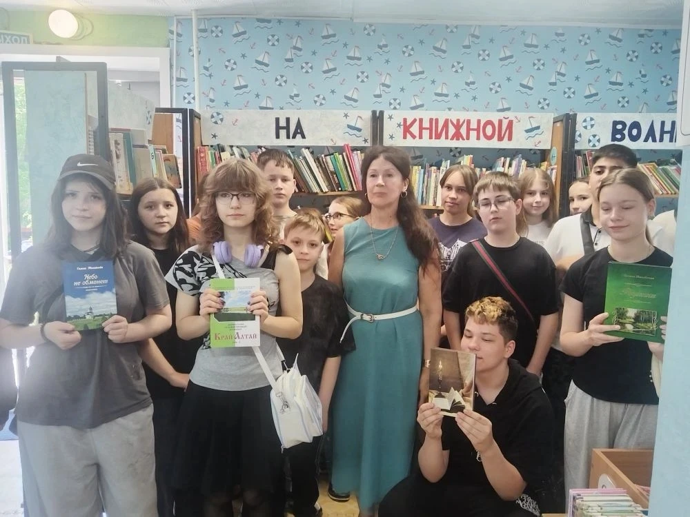 📖Встреча с душой и словом

В библиотеке №22 прошла тёплая встреча с Галиной Михайловой — поэтессой,