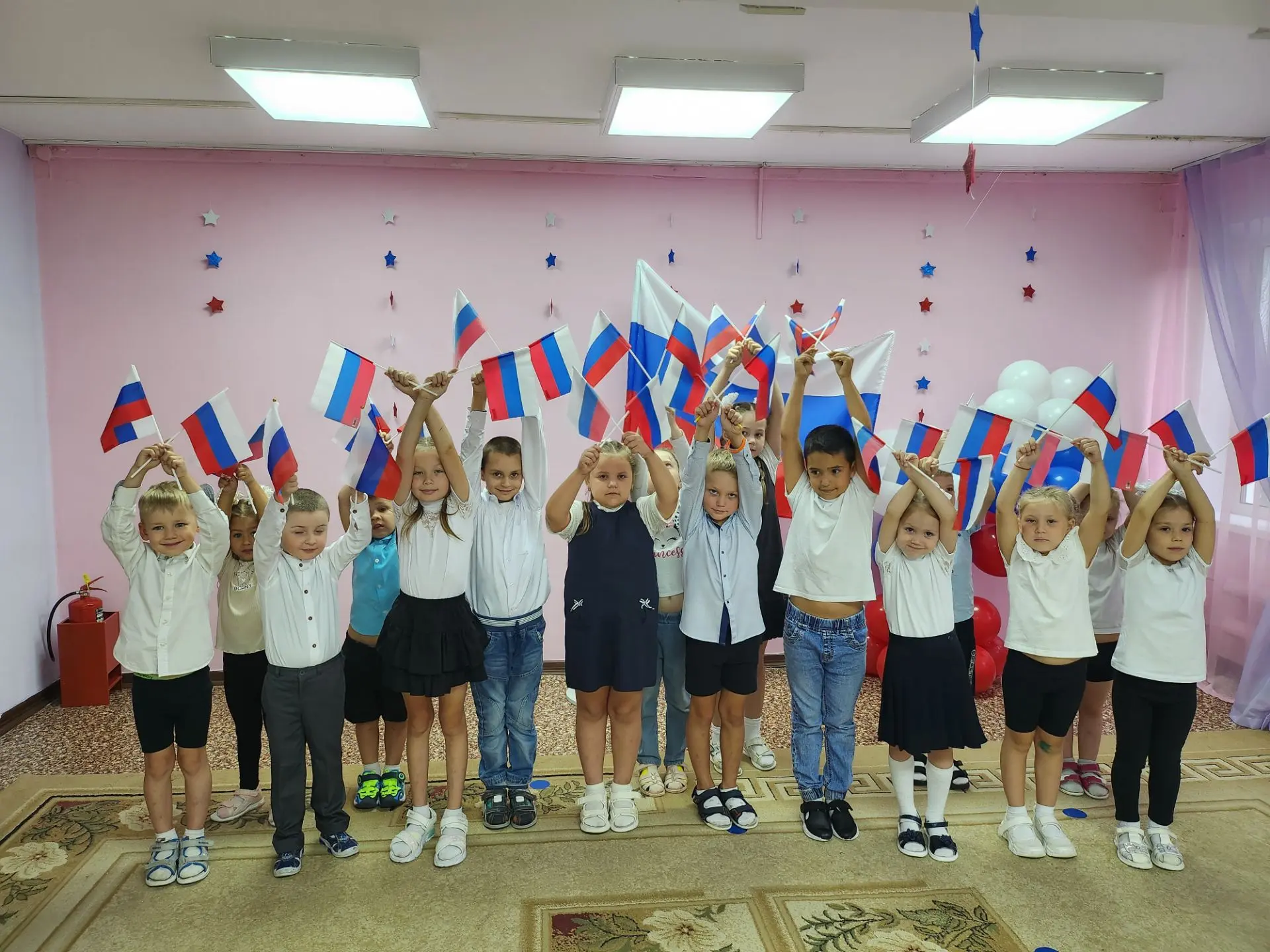 🇷🇺 Белый, синий, красный: наш детский сад отметил День Государственного флага России!...