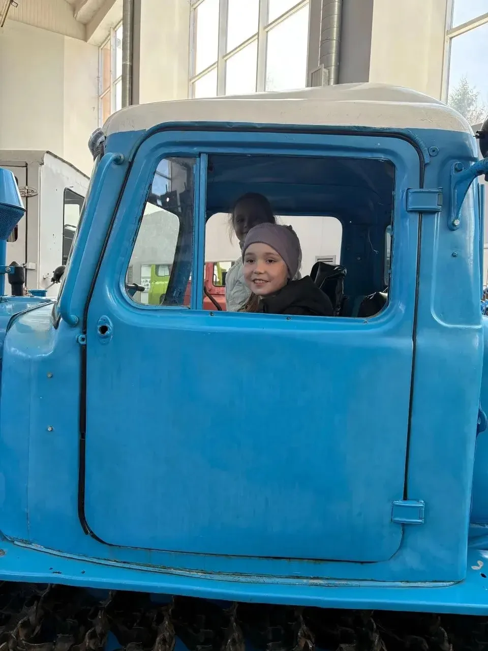 🚜Ученики 1г класса посетили Музей истории трактора. Ребята увидели два вида экспозиций. Первая истор