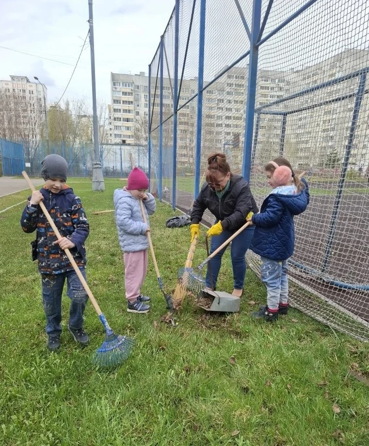 Весенний субботник в Школе 2031! 🌷  Весна — время обновления, чистоты и заботы о пространстве вокруг