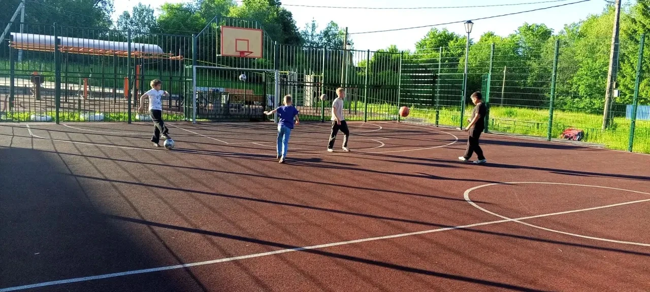 ☀️⚽️ Лето, солнце, спорт! Проект «Дворовый тренер» объединяет ребят Чебоксарского округа! 🏃‍♂️🏆

Л