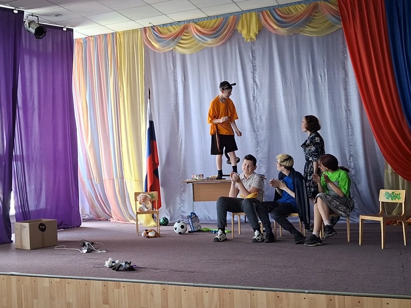 Летний театральный клуб в нашей школе: творчество, дружба и сцена! 🎭

В клубе ребята продолжили раб