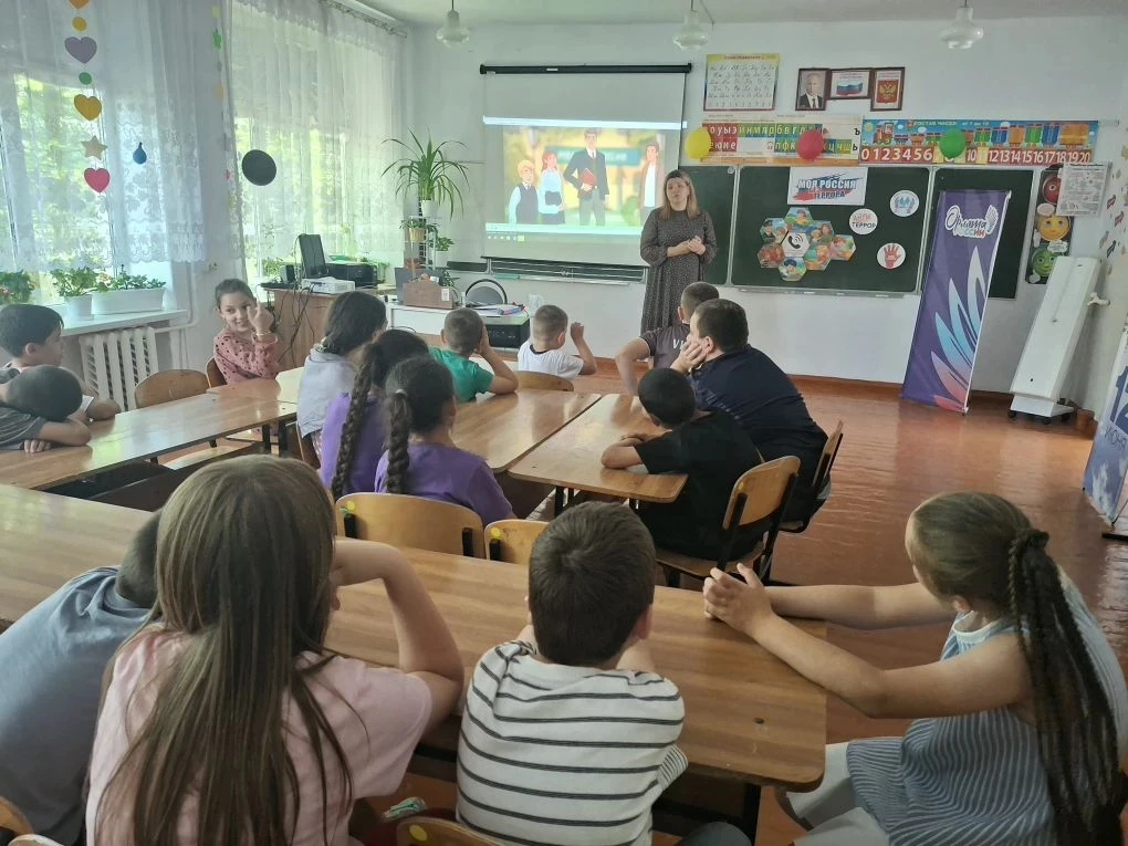 18 июня в пришкольном лагере «Солнышко» состоялась профилактическая беседа на тему «Терроризм – угро