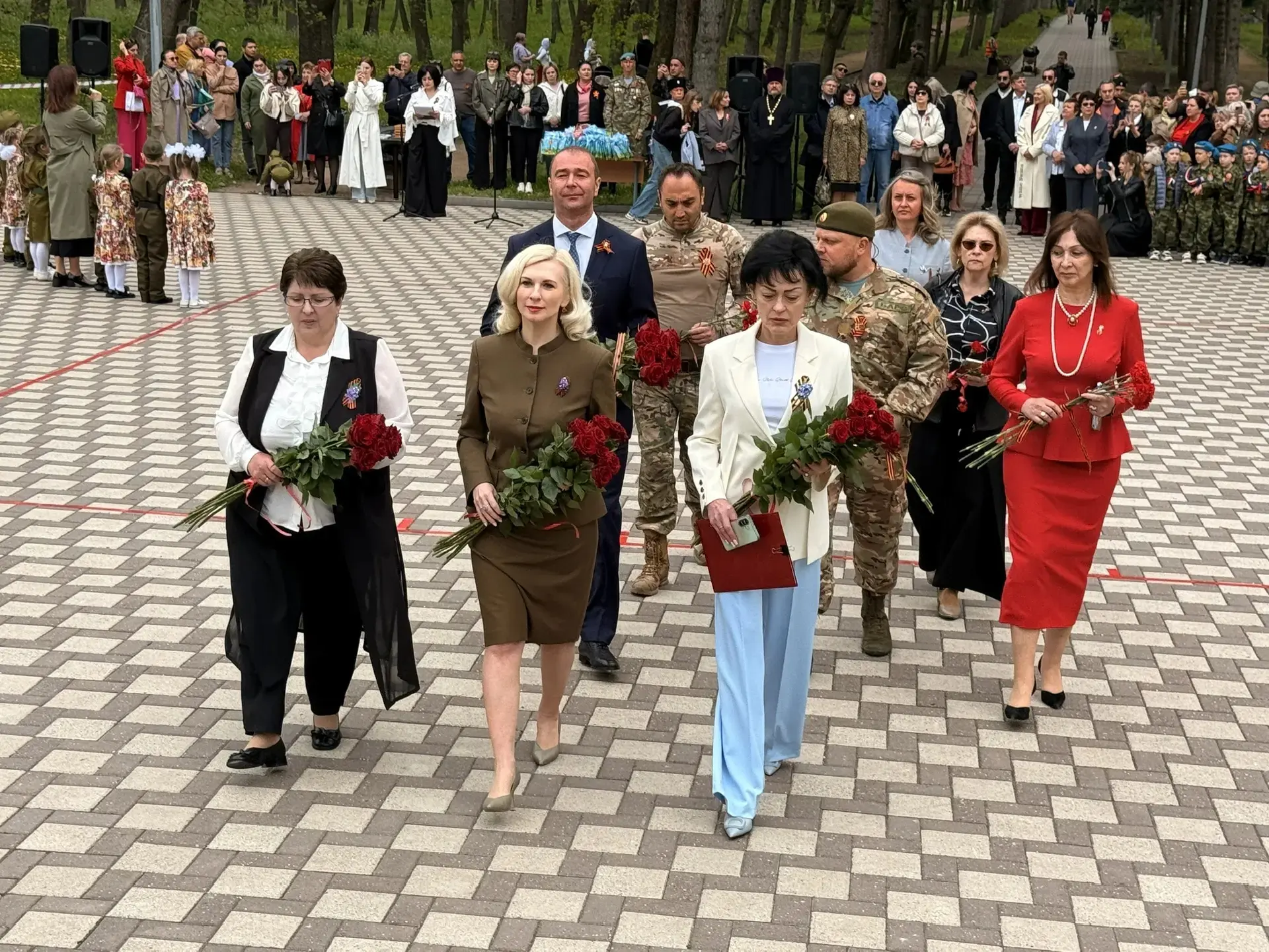 🎗Сегодня 8 мая в парке Победы наша школа приняла участие в героической поверке, которая была посвяще