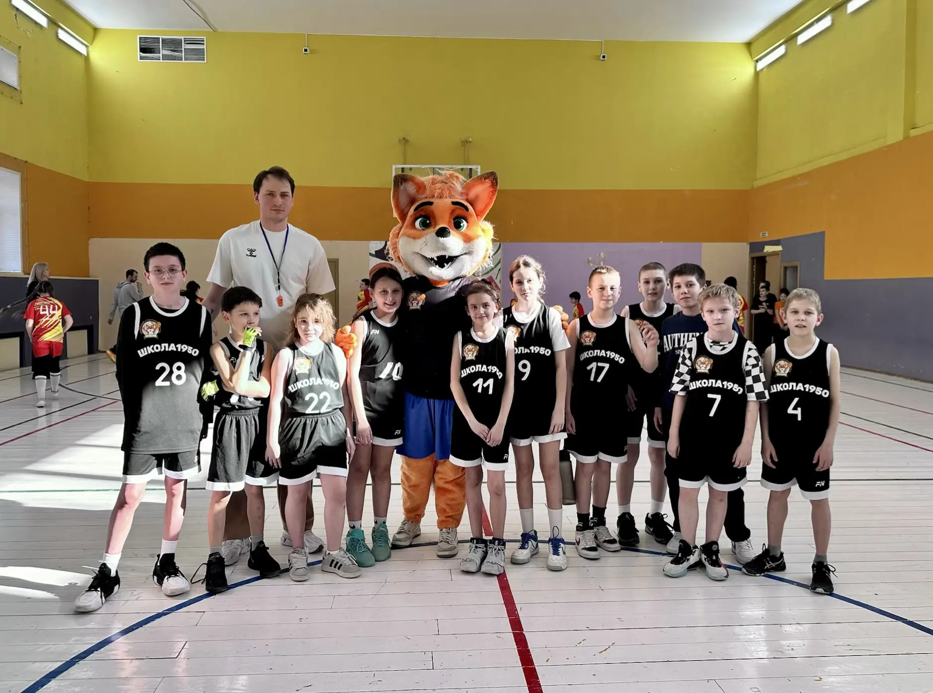 Баскетбольные победы 🏀  🔝 Вчера наши мальчики и девочки приняли участие в городском этапе Школьной с