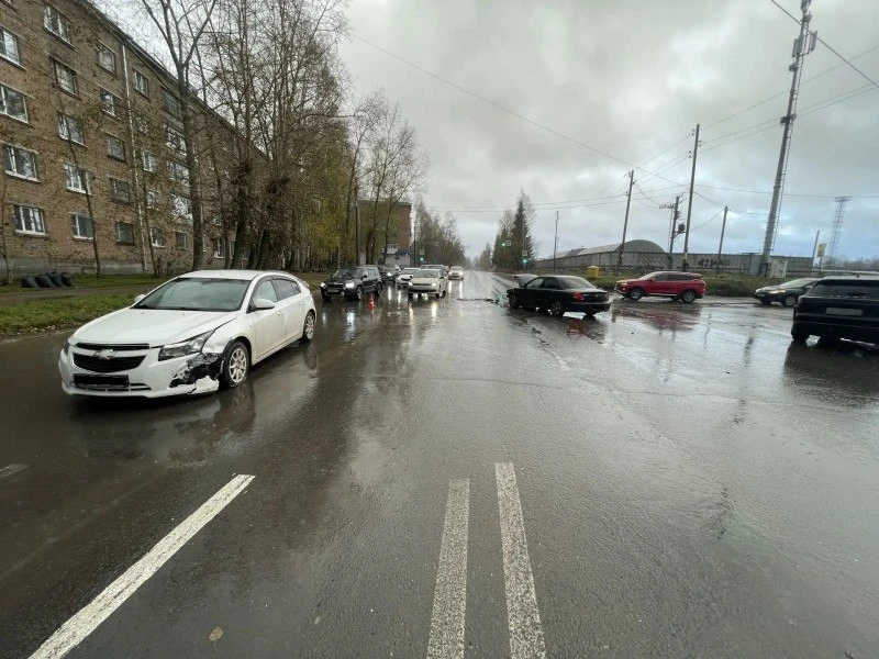 Три женщины пострадали в аварии в Сыктывкаре. Вчера на перекрёстке Морозова и Лесопарко...