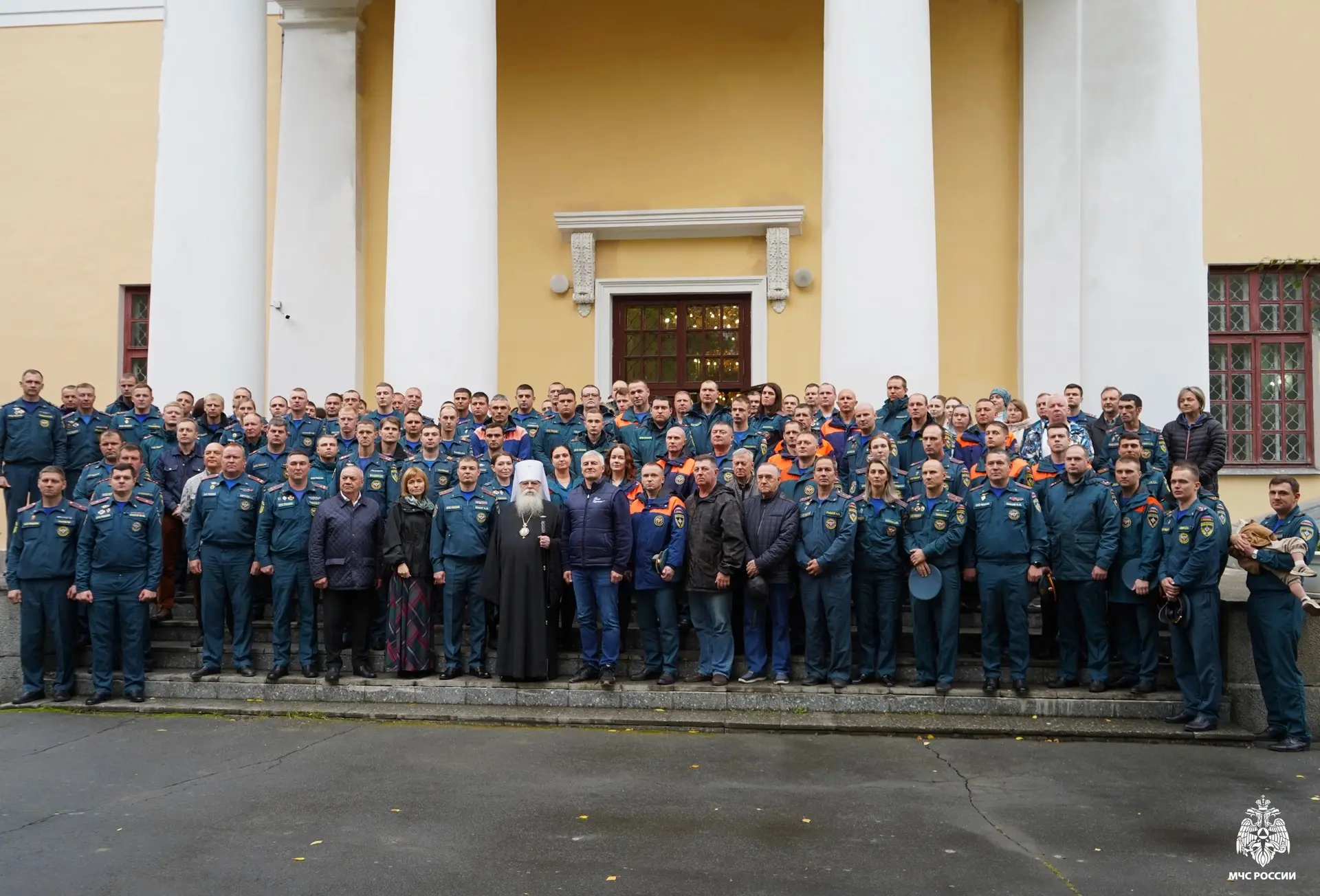 Сохрани от огненного пламени, от удара молнии избавь и даруй всякие блага