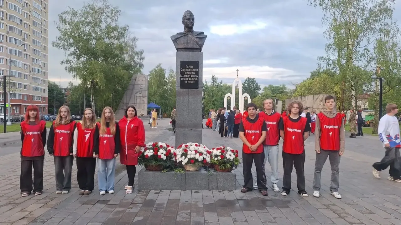 Свеча памяти, зажженная сердцем 🕯️

22 июня, в День памяти и скорби, в сквере имени Героя Советског