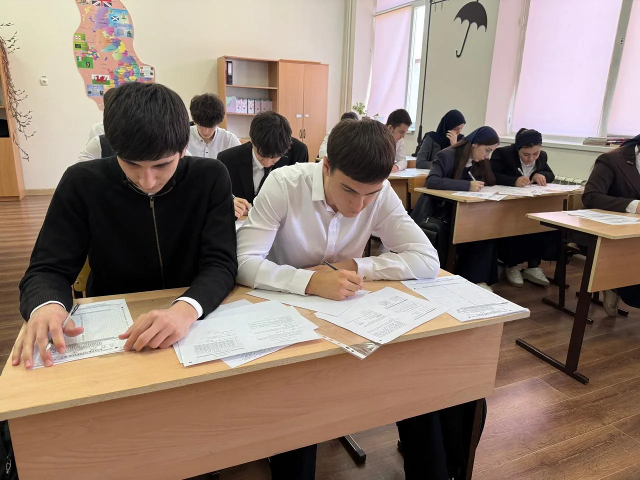 В целях проведения анализа результатов учебных достижений обучающихся выпускных классов.
Сегодня, 15