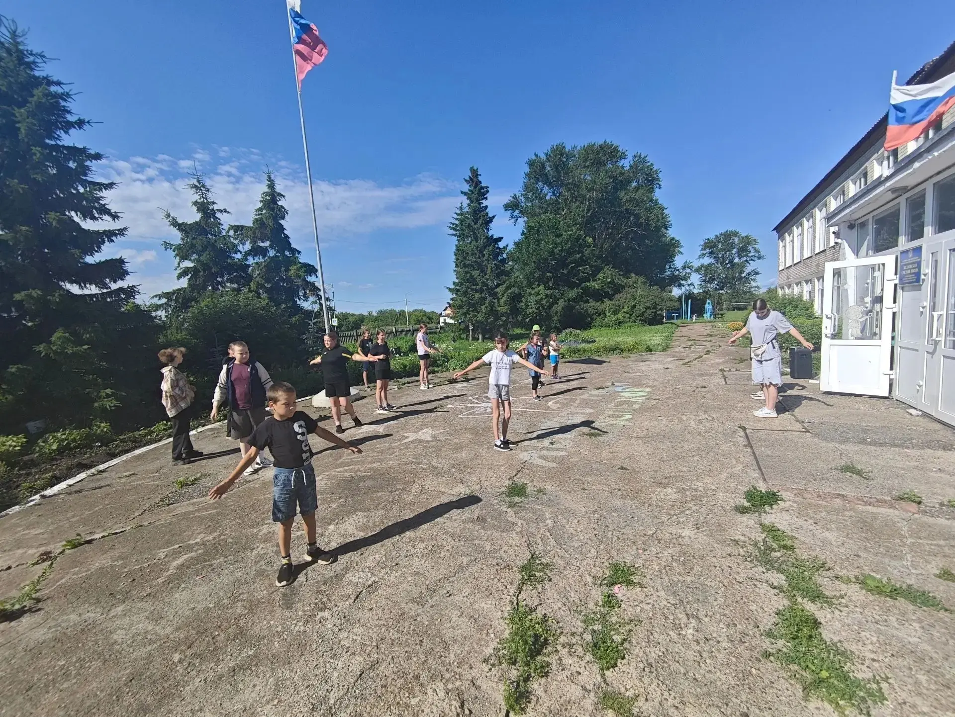 🌞Солнечный день в нашем лагере наполнился смехом и радостью! С самого утра мы с восторгом приветств