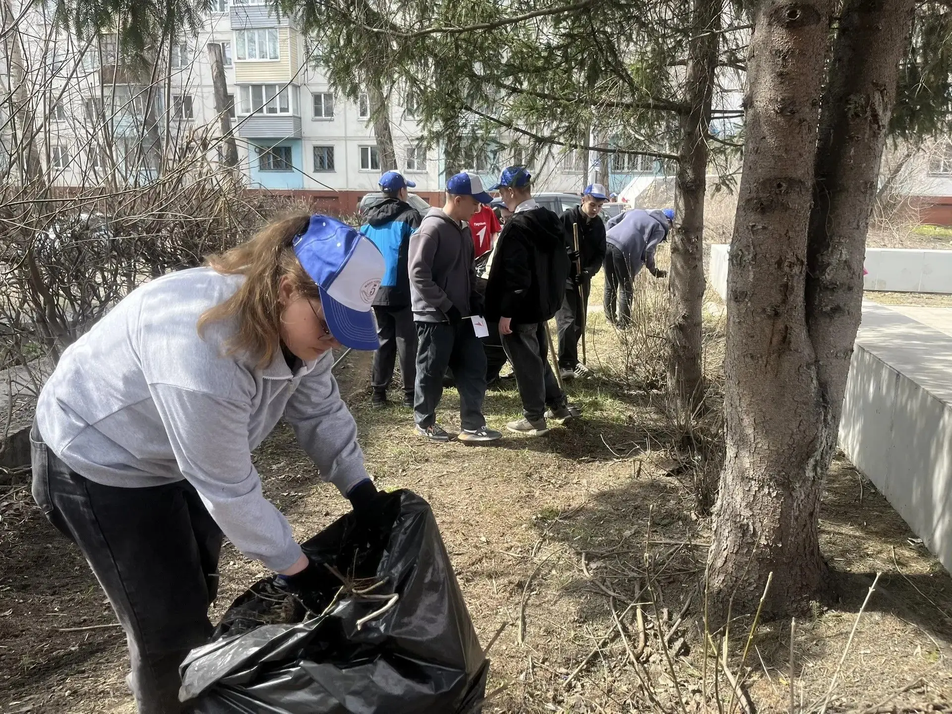 Сегодня на территории Мемориала в честь 30-летия Победы в Великой Отечественной войне было необычно 