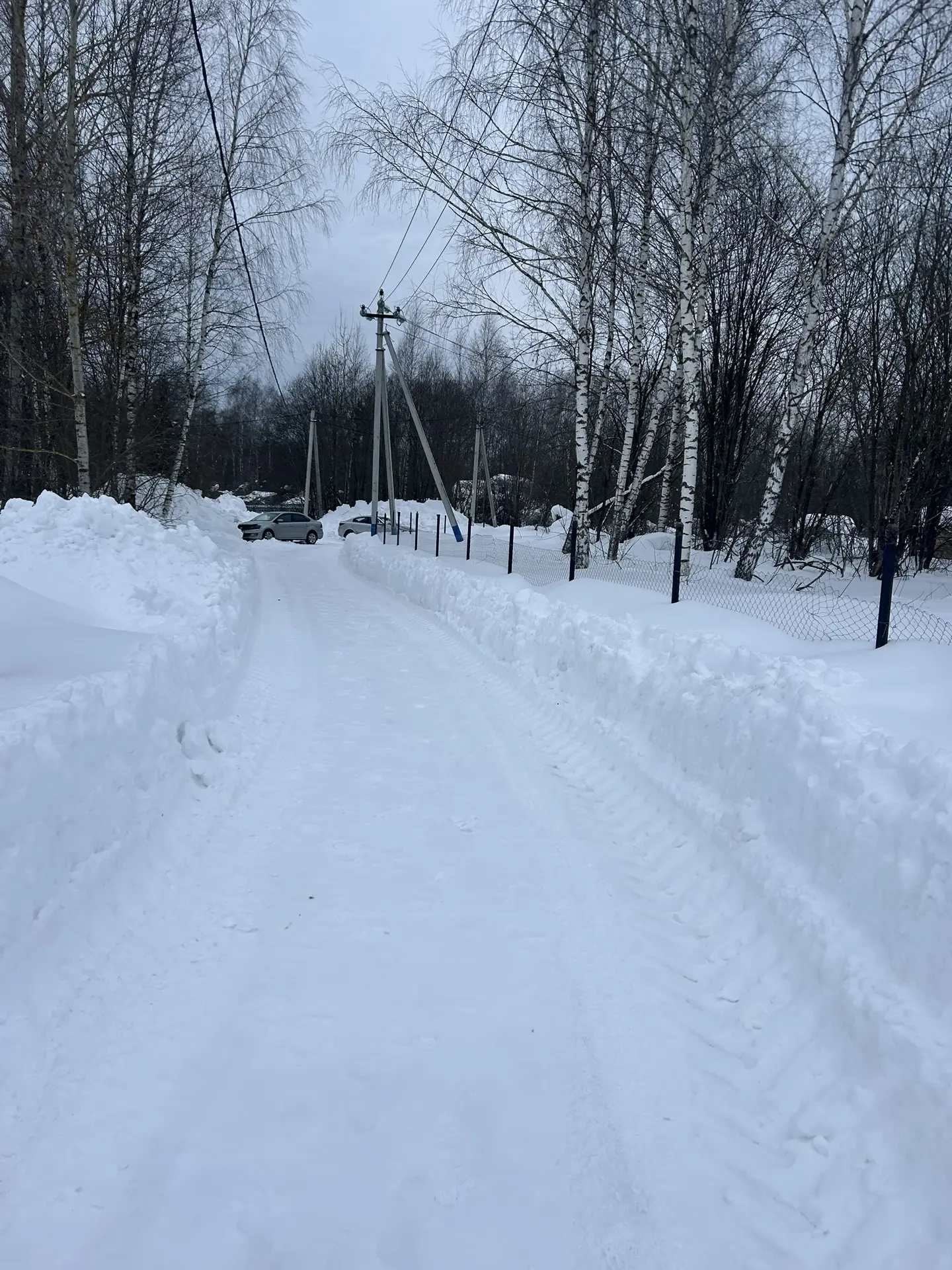 Вчера произвели уборку главной дороги.