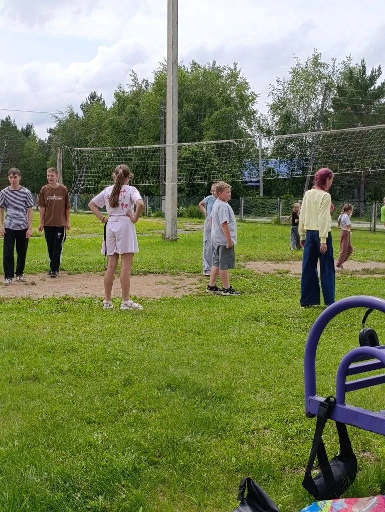 🏀Спорт! Спорт! 
Спорт!
🏌 Сегодня в лагере "Улыбка" весь день ребята говорили о спорте.
🪂 Ребята в