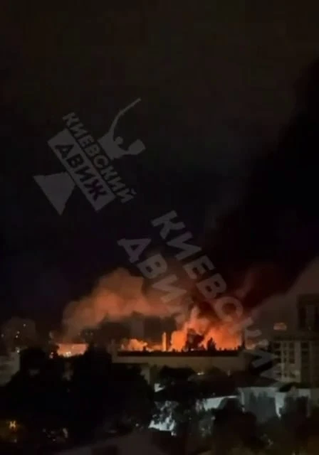 ⚡️В районе аэропорта Жуляны уничтожен цех по сборке дальнобойных дронов

Ночью наши ракеты навестили