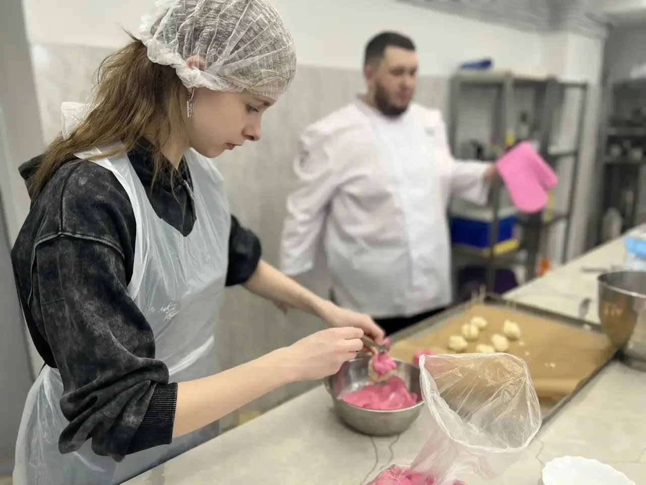 ВКУСНАЯ ПРОФЕССИЯ  Сегодня учащаяся 9 «А» класса Виктория У. посетила профпробу «Вкусная профессия» 