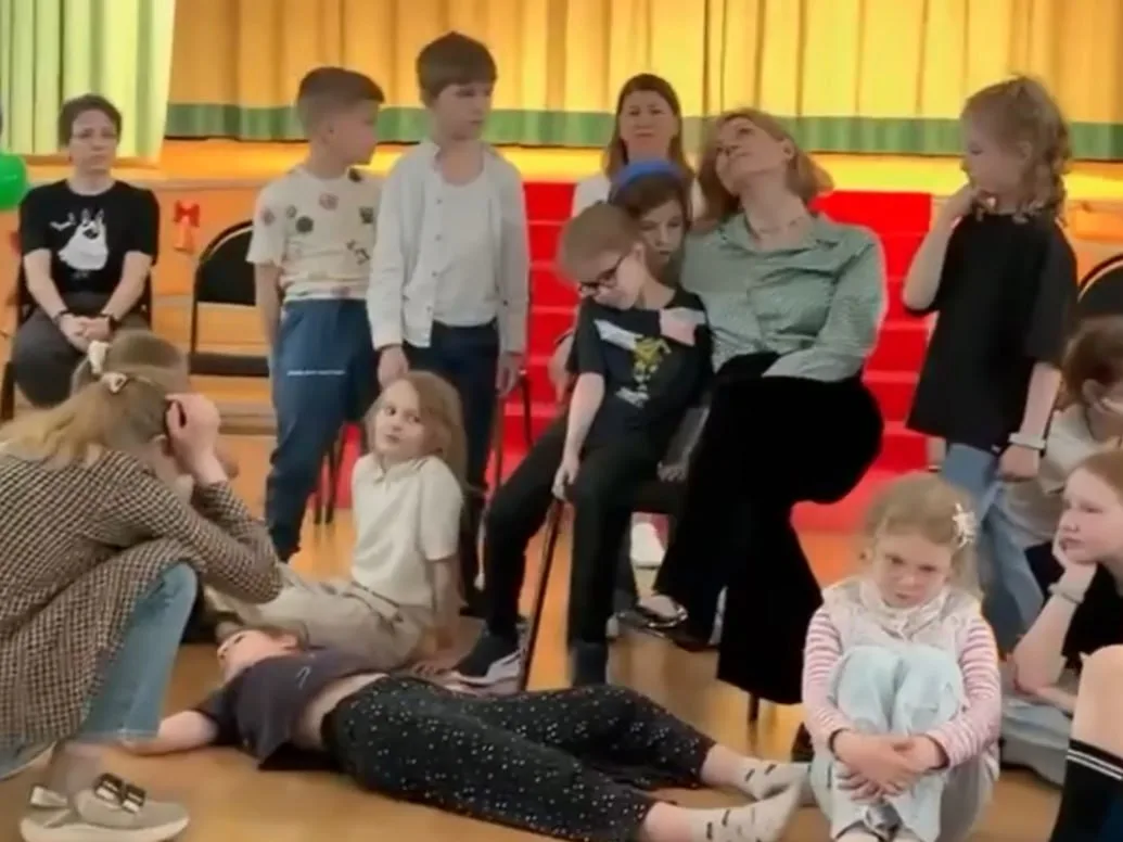 По дороге из желтого кирпича ✨  🎭 Театральная мастерская «Край» организовала для наших ребят и их ро