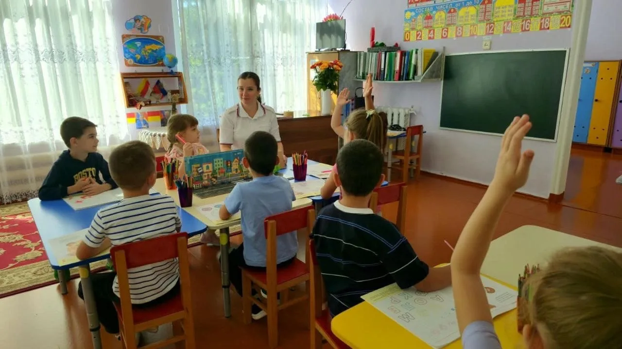 📍Сотрудники Госавтоинспекции Ардонского района вручили дошкольникам «Светлячки».