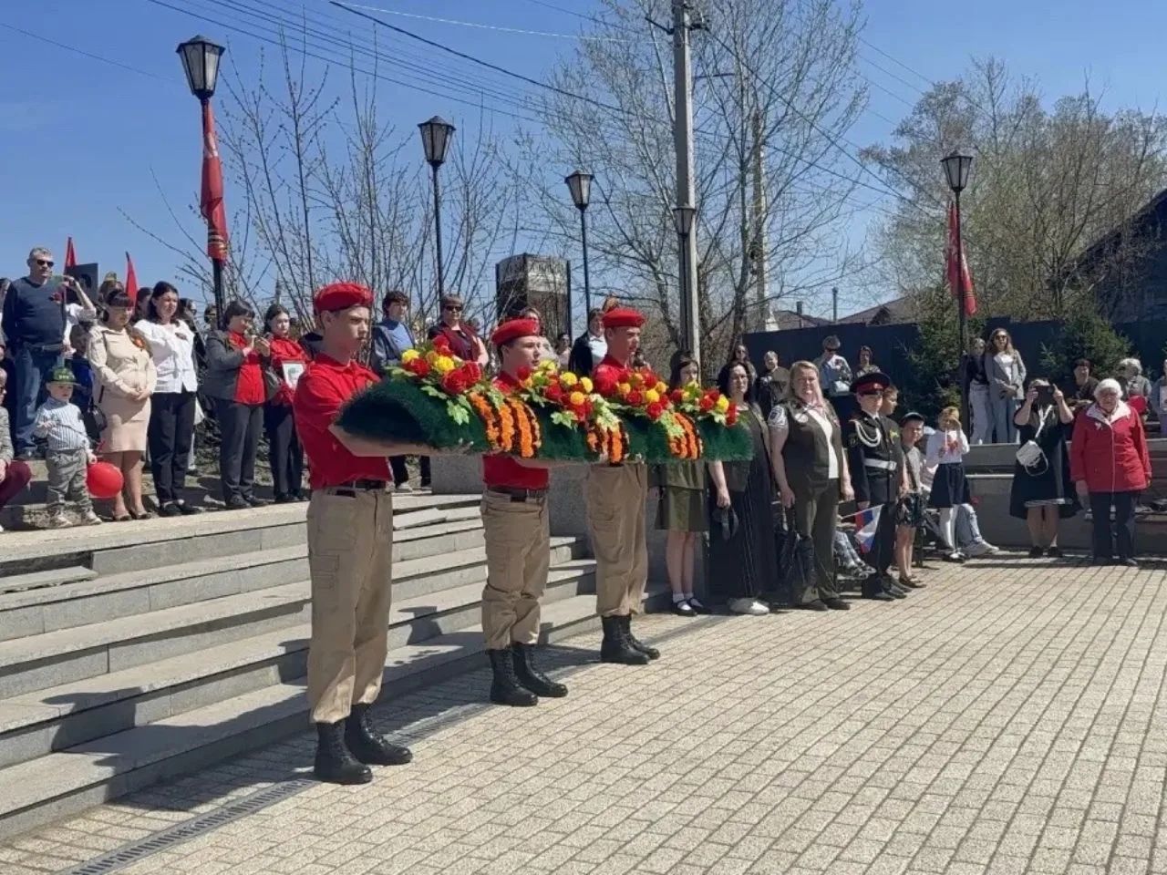Обучающиеся нашей школы приняли участие в торжественном митинге в селе Урик. Кульминацией мероприяти