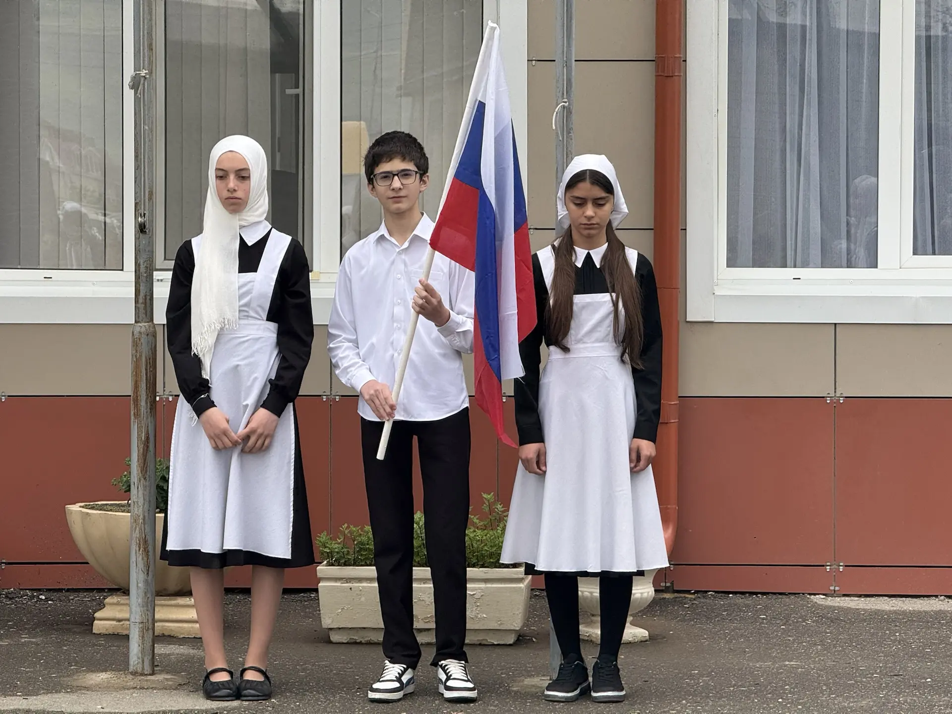 ☀️ Сегодня наше школьное утро началось со сложившейся традиции - торжественной церемонии поднятия фл