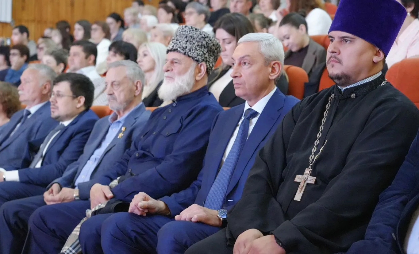 В День России Председатель Правительства РСО – Алания Борис Джанаев открыл праздничный ...