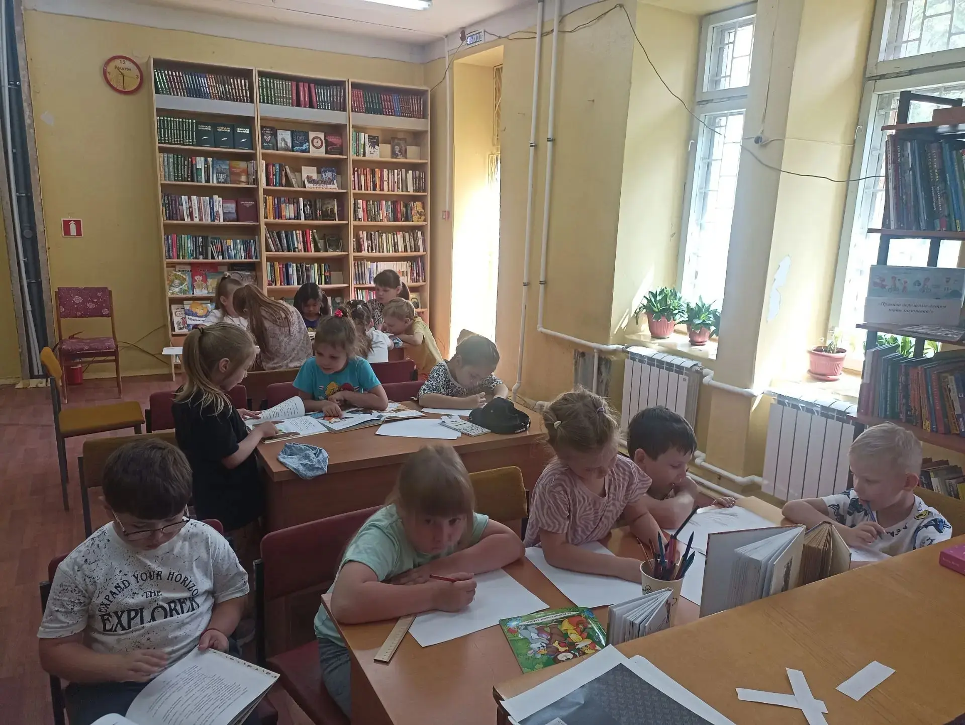 Маленькие читатели — большие джентльмены! 
Наши воспитанники снова отправились в увлекательное путеш