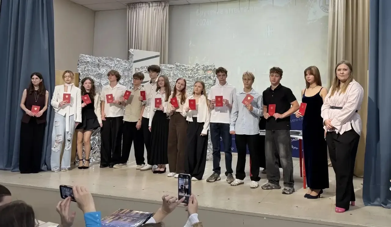 🎉 Ура! Свершилось!🎓

3 июля состоялась торжественная церемония вручения аттестатов ученикам 9 клас